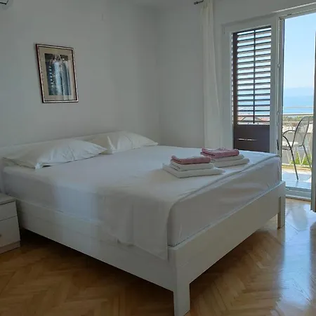 Adriatic Pavlinovic - * Makarska